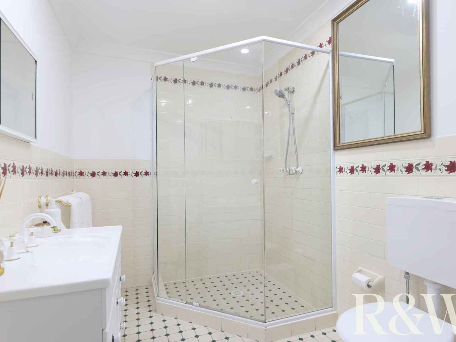 1 & 1A Chrisalex Place St Clair