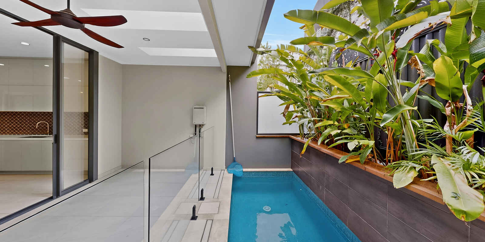 2/34 Salstone St Kangaroo Point