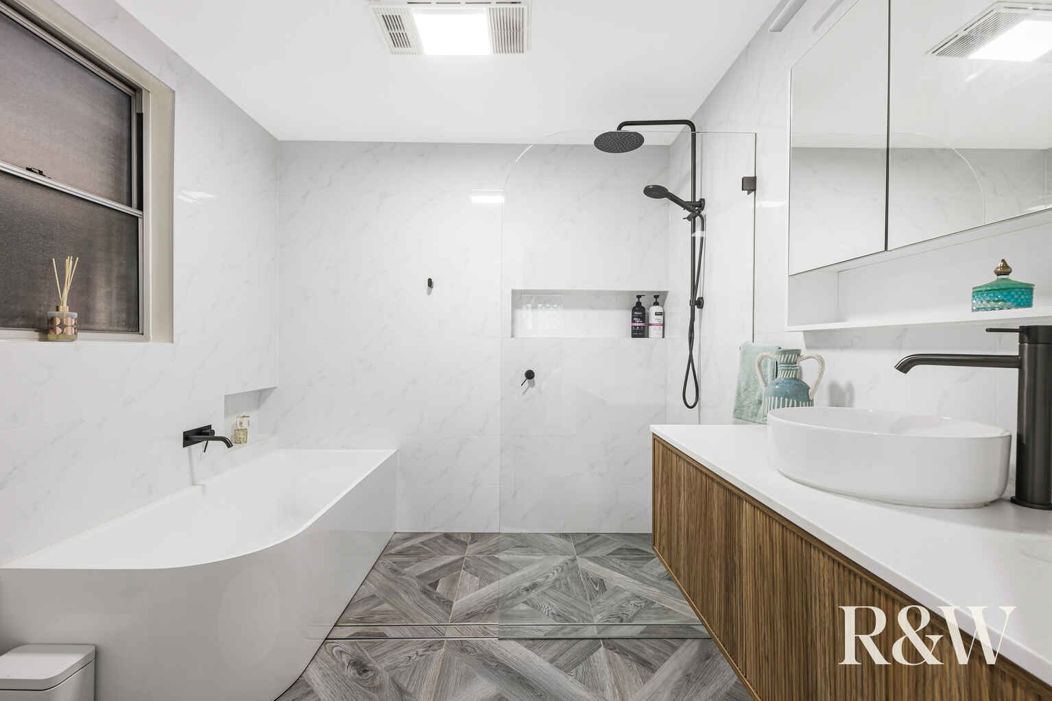 30 Francis Greenway Avenue St Clair