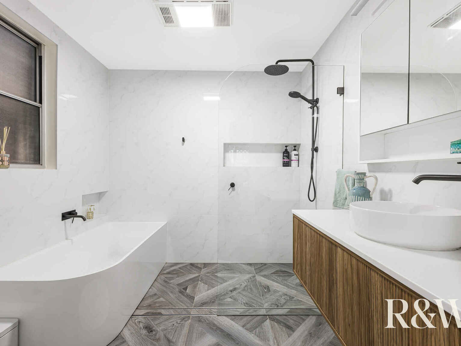 30 Francis Greenway Avenue St Clair