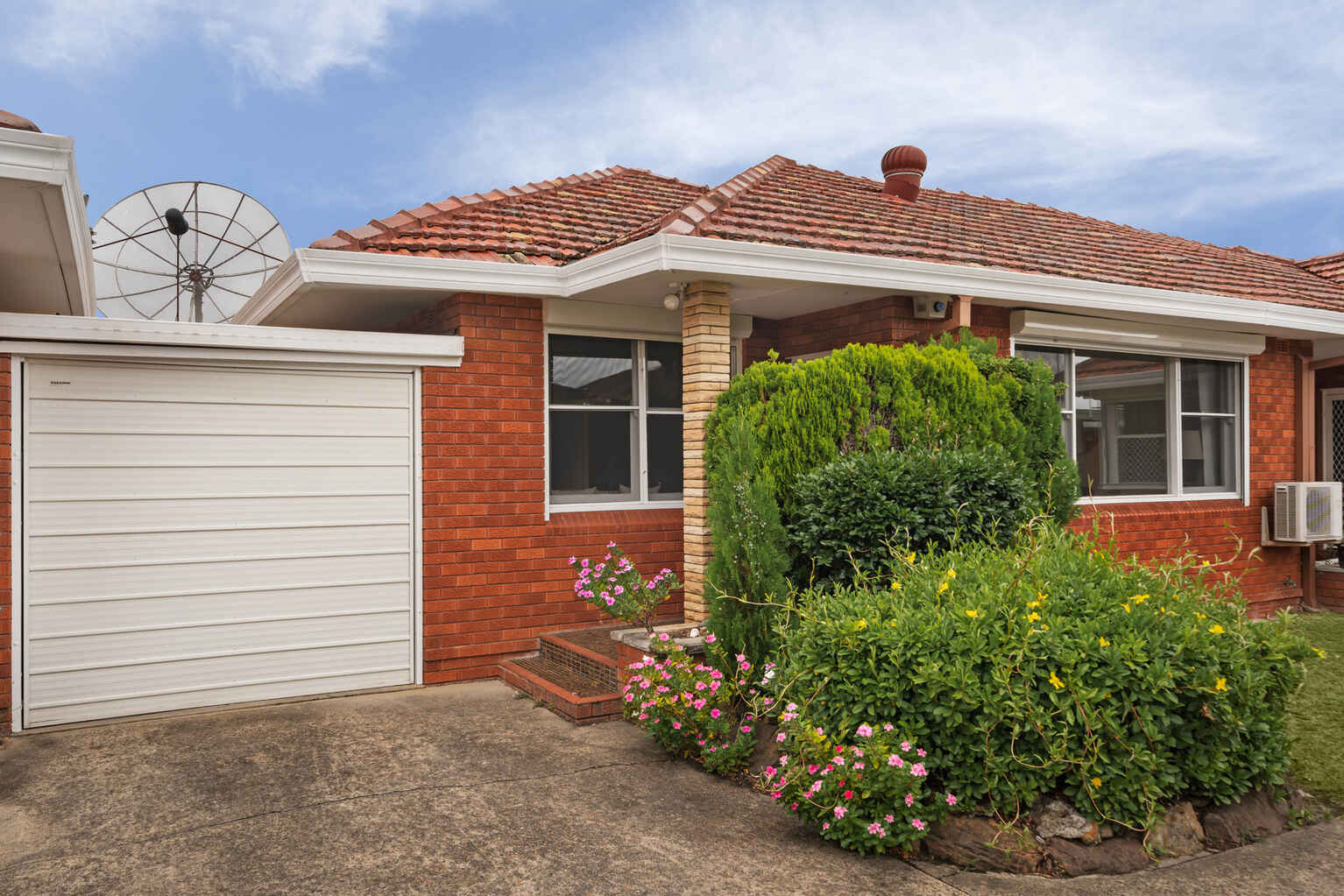 4/15 Solander Street Monterey