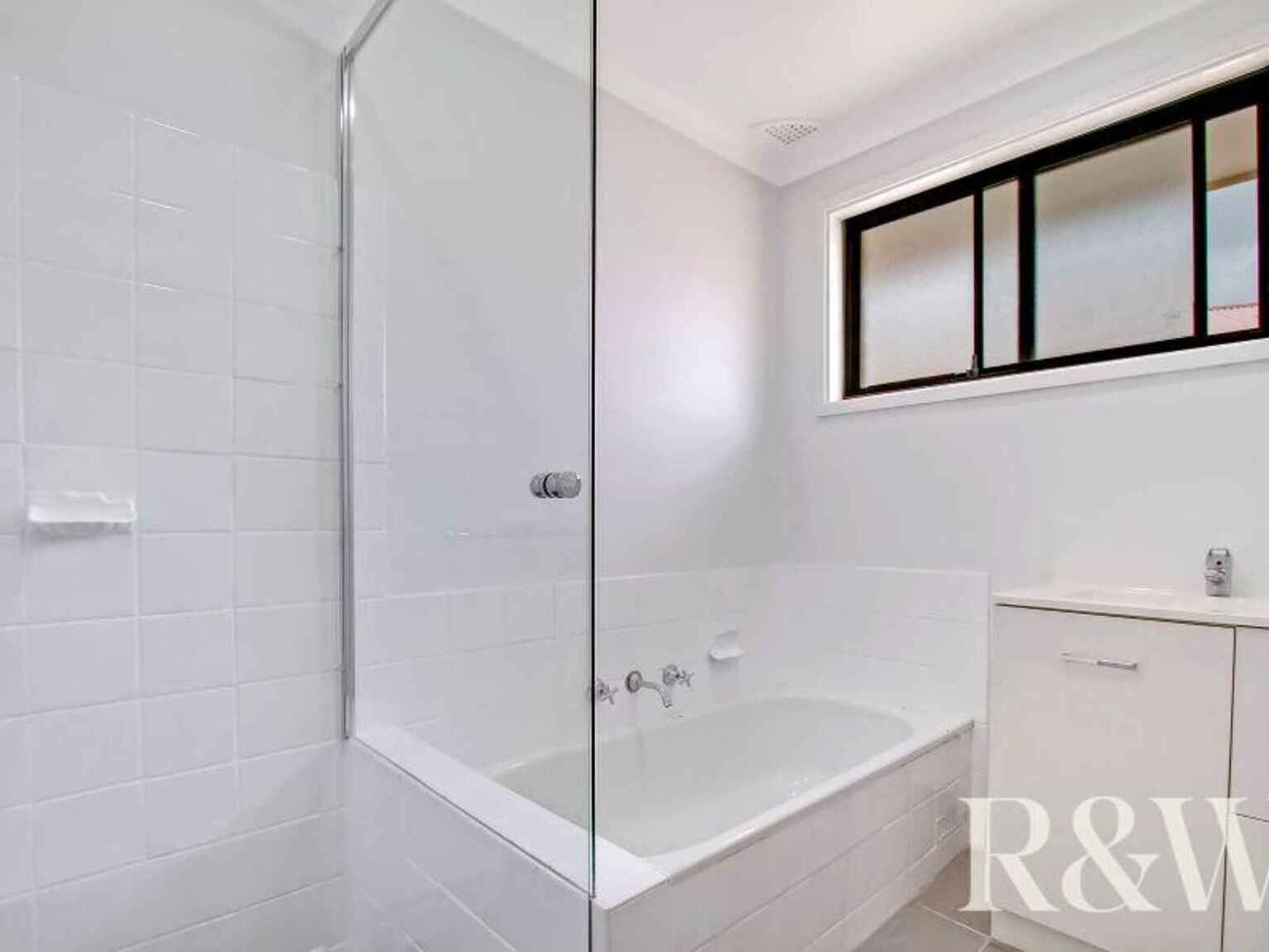 2 Francis Greenway Avenue St Clair