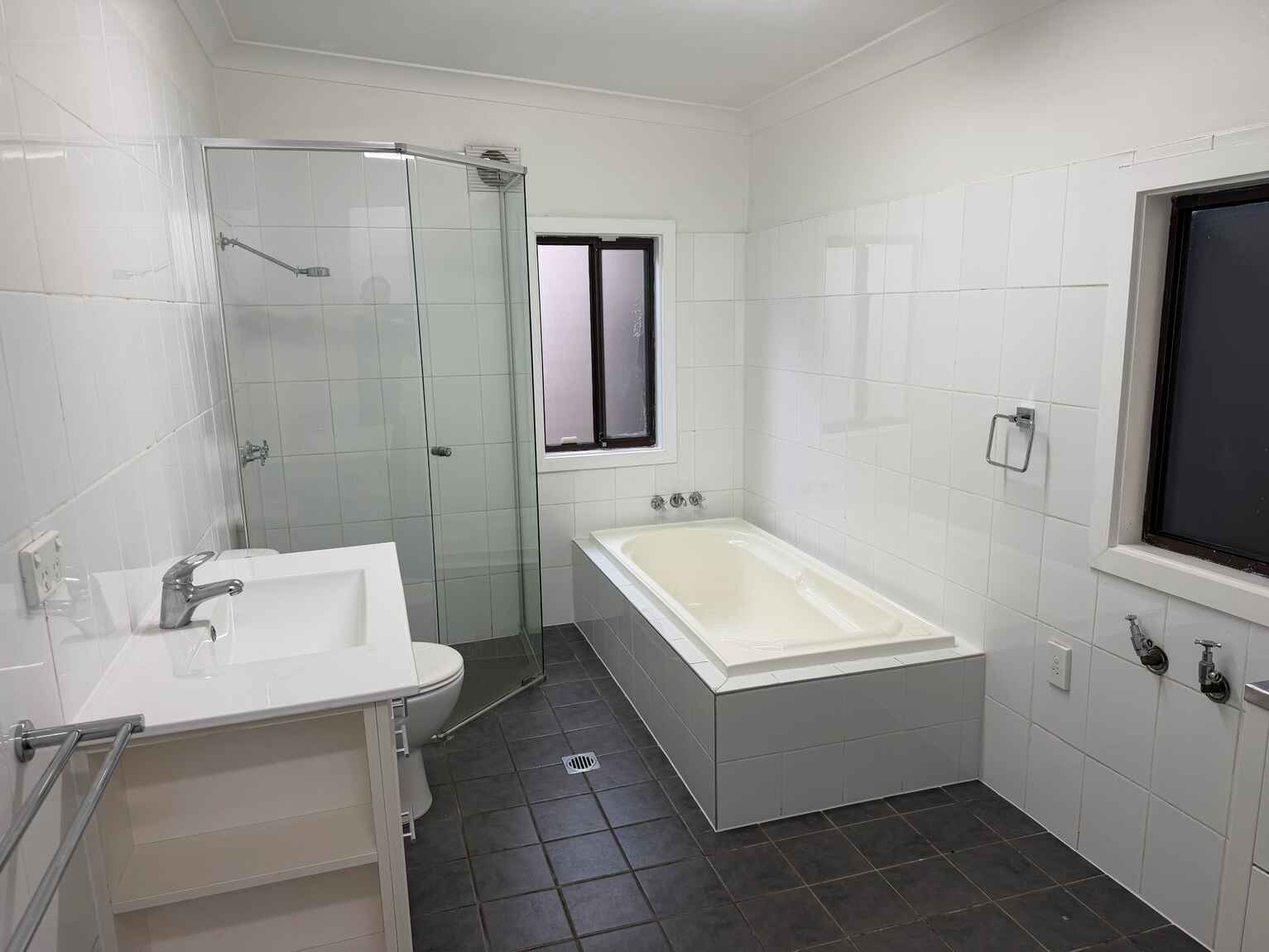 443 Hoxton Park Rd Hinchinbrook