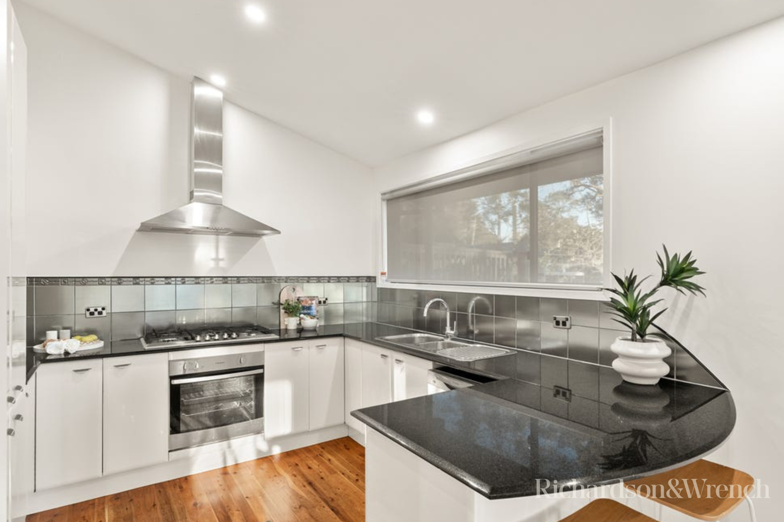 6 Lexington Parade Green Point