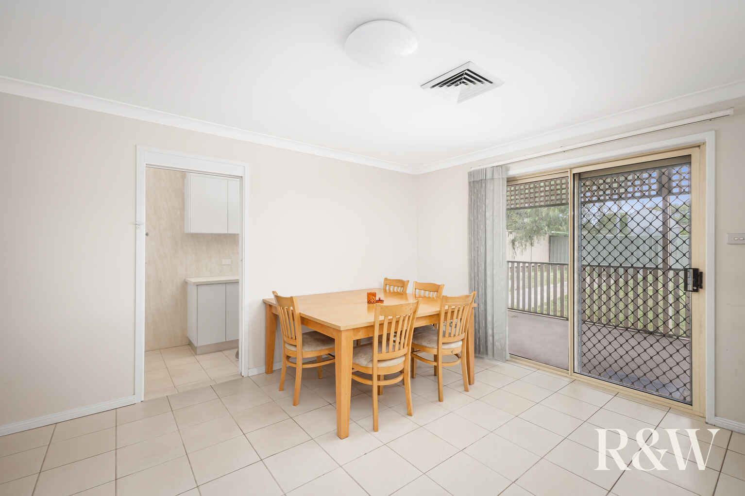 6 Ashwick Circuit St Clair