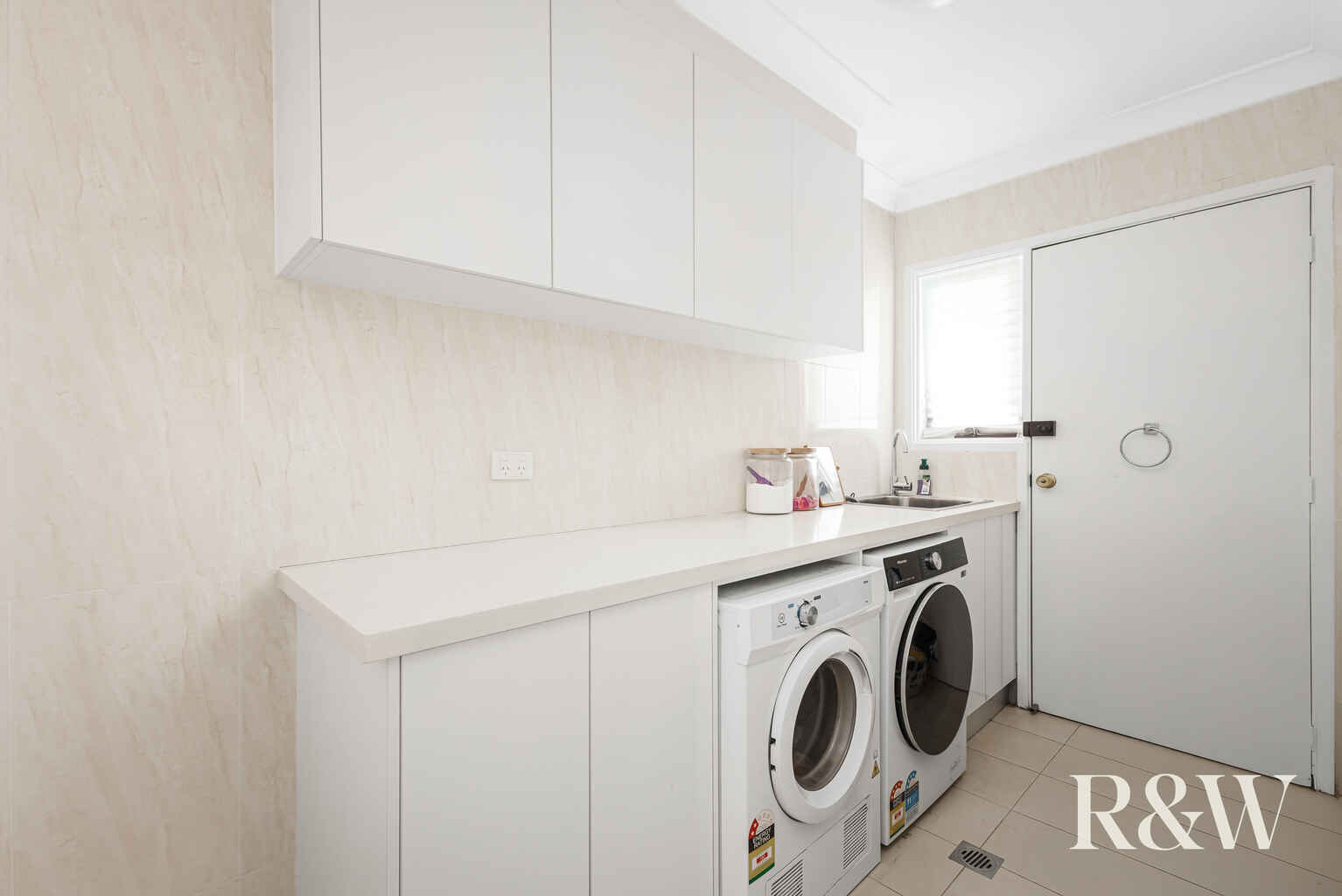 6 Ashwick Circuit St Clair