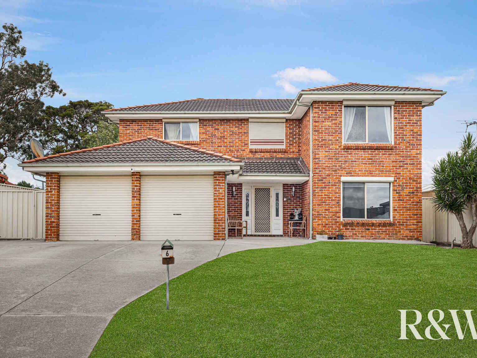 6 Ashwick Circuit St Clair