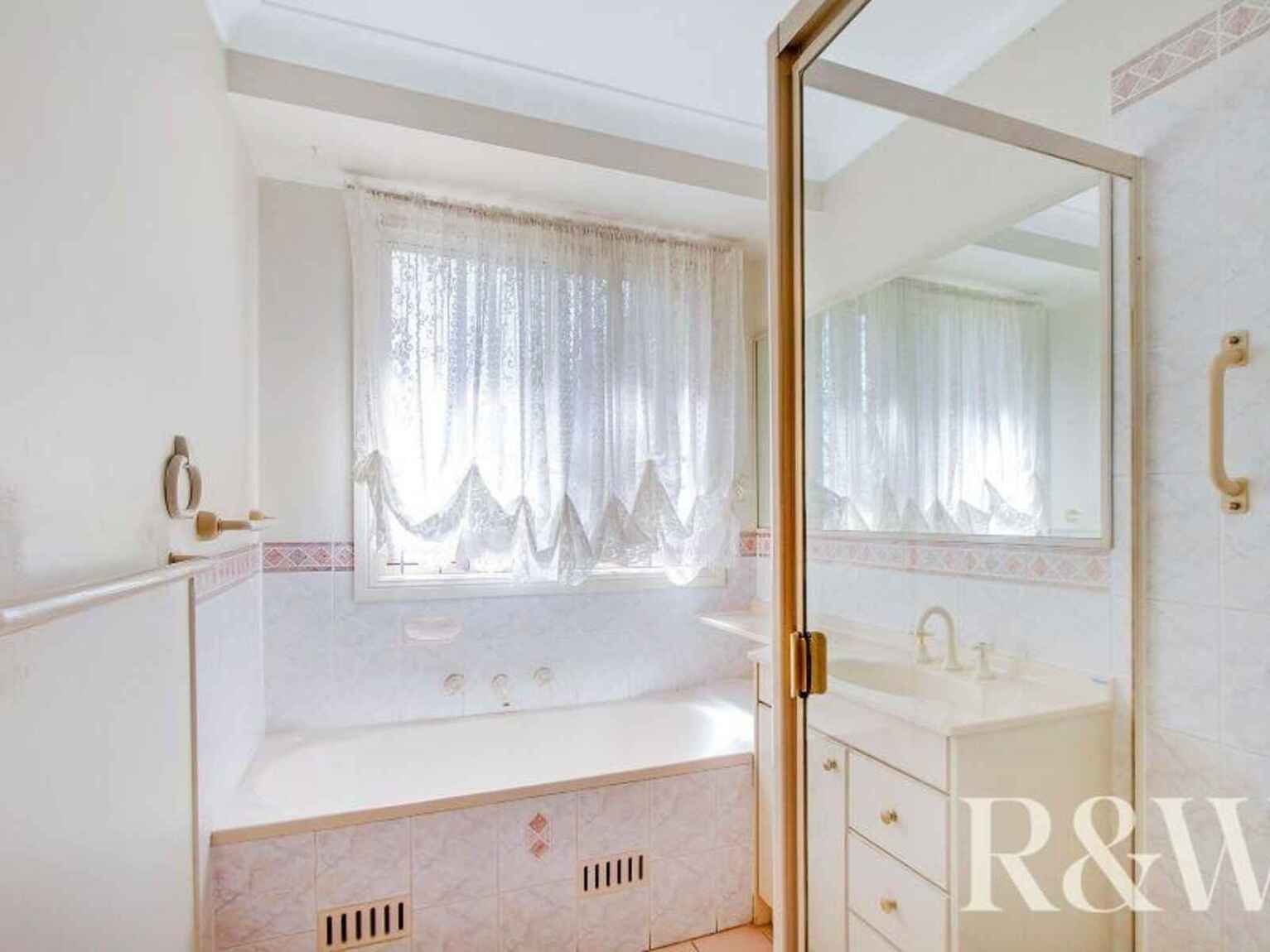 5 Shamrock Court St Clair