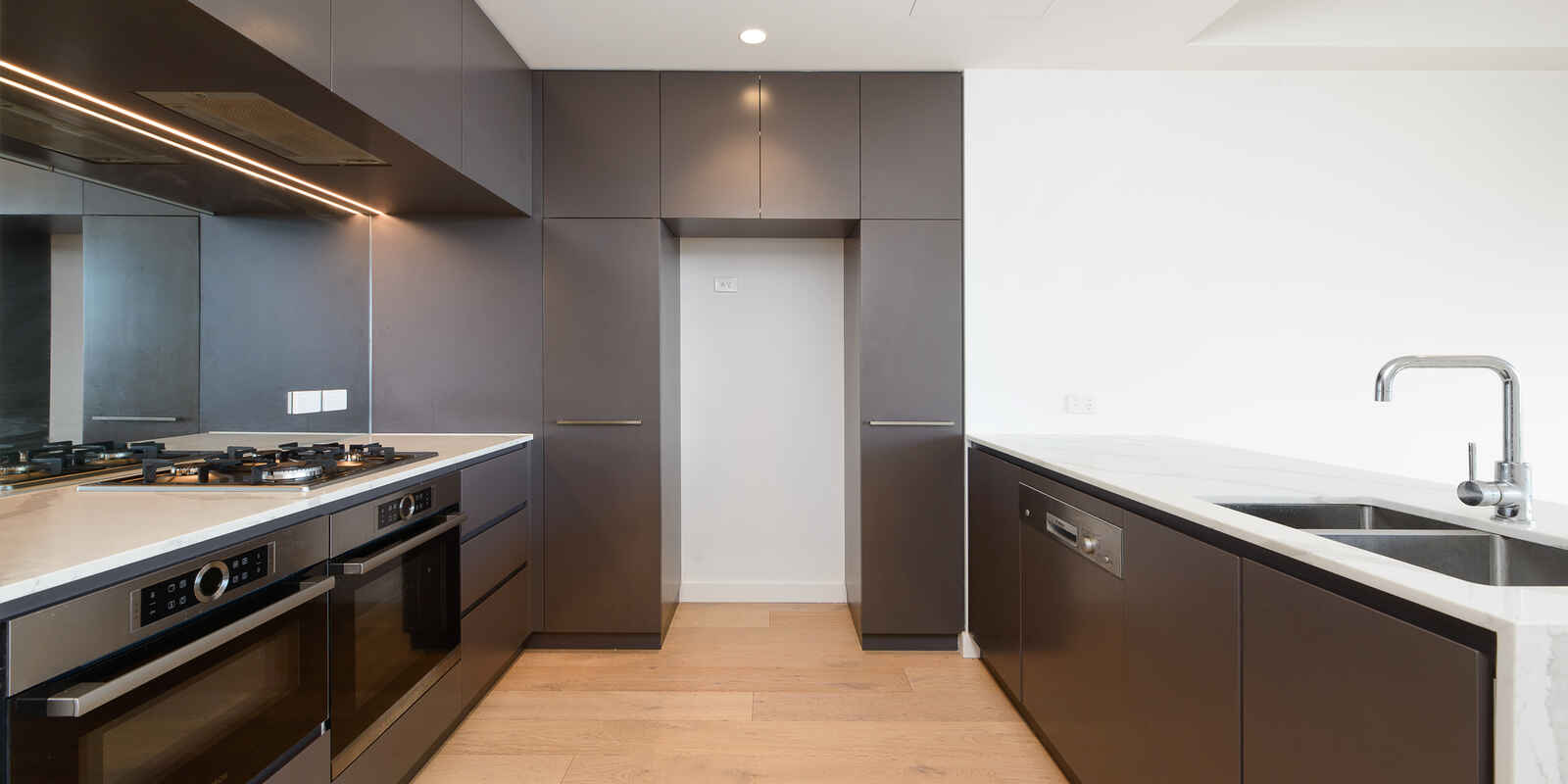 1910/221 Miller Street North Sydney