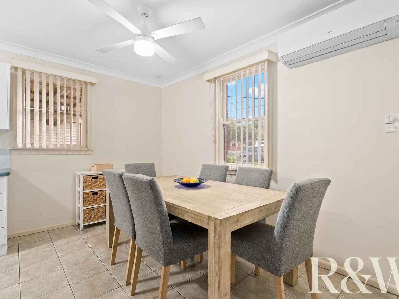 19 Melanesia Avenue Lethbridge Park 19 Melanesia Avenue Lethbridge Park