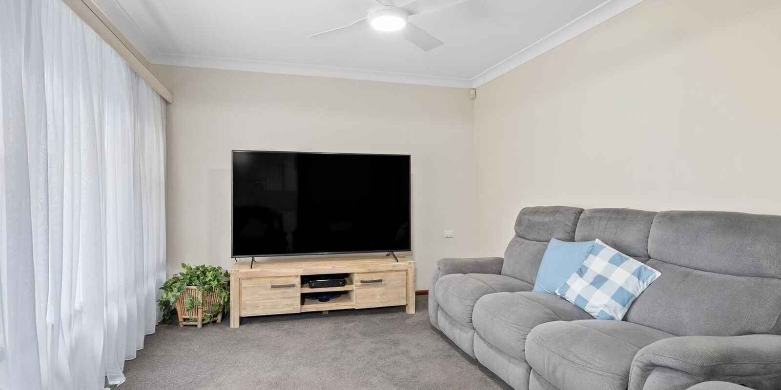 19 Melanesia Avenue Lethbridge Park 19 Melanesia Avenue Lethbridge Park