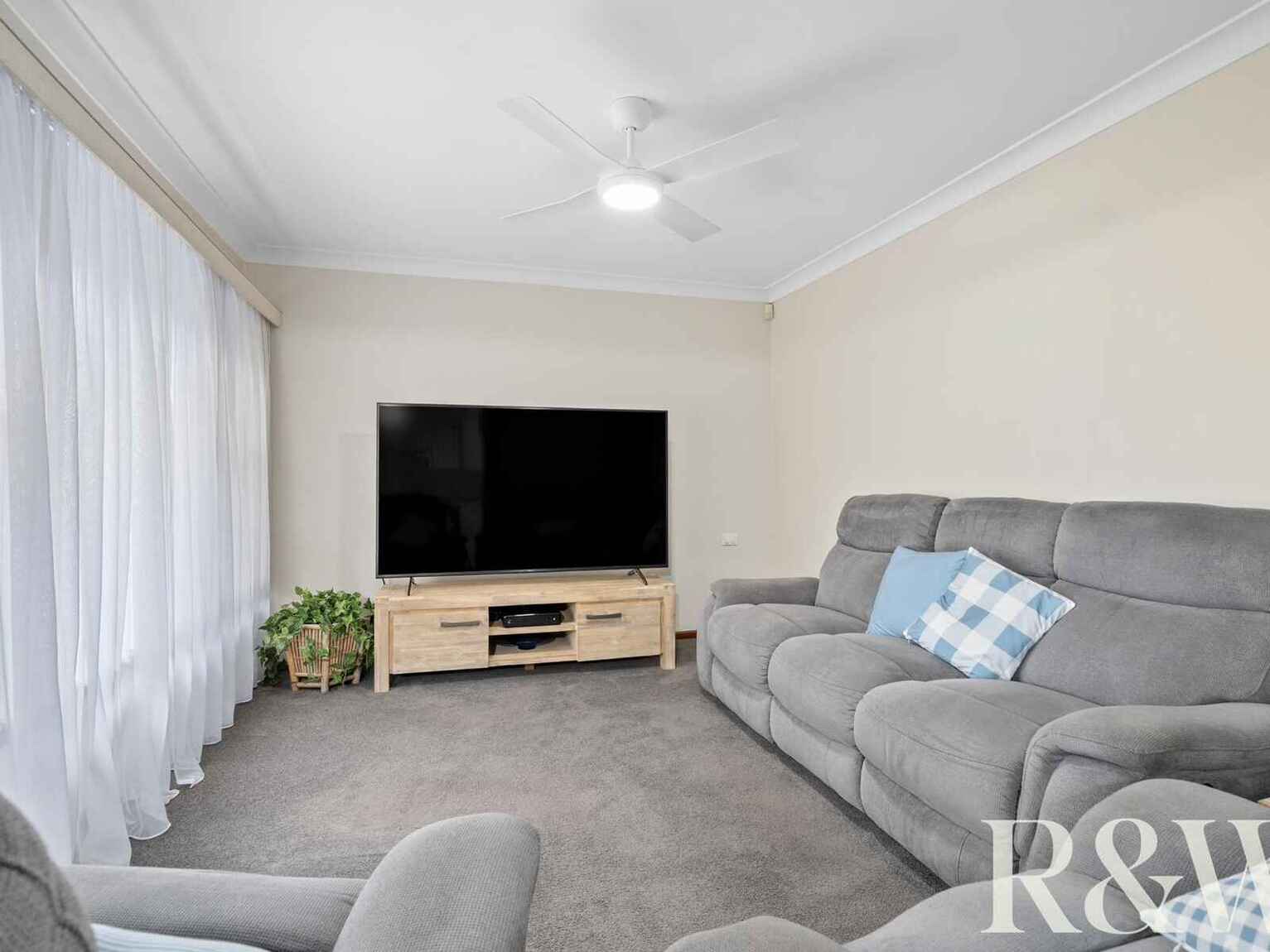 19 Melanesia Avenue Lethbridge Park 19 Melanesia Avenue Lethbridge Park