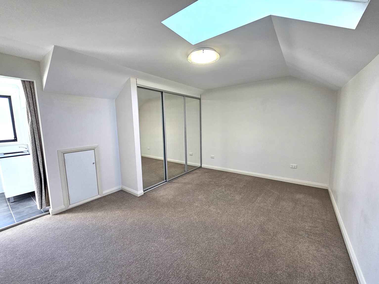 4/175 Kissing Point Road Dundas