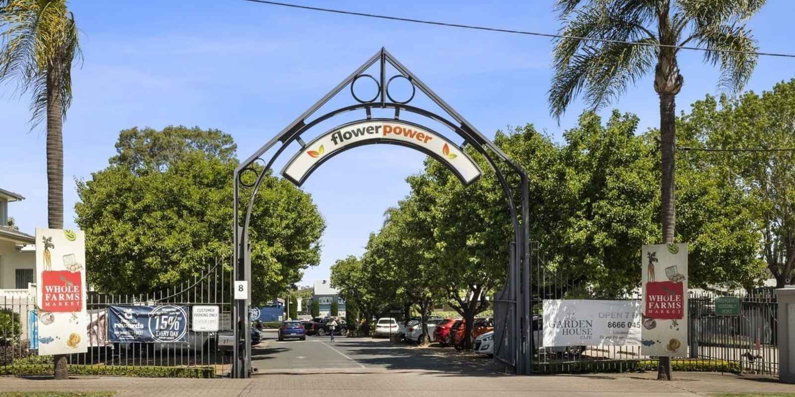 15/12 CORONATION PARADE Enfield