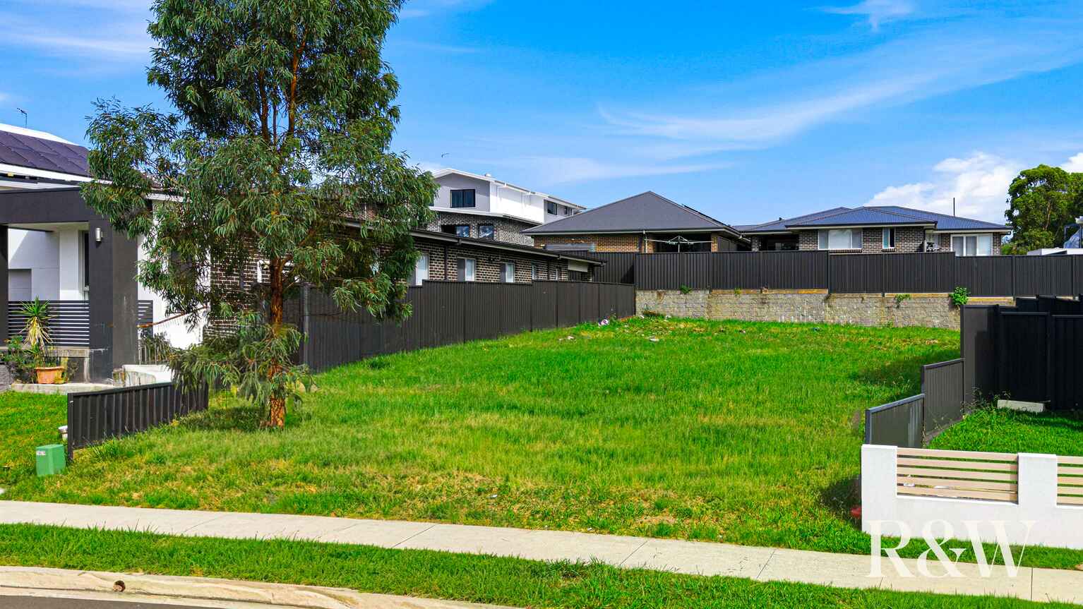 4 FIELDHOUSE CIRCUIT Campbelltown