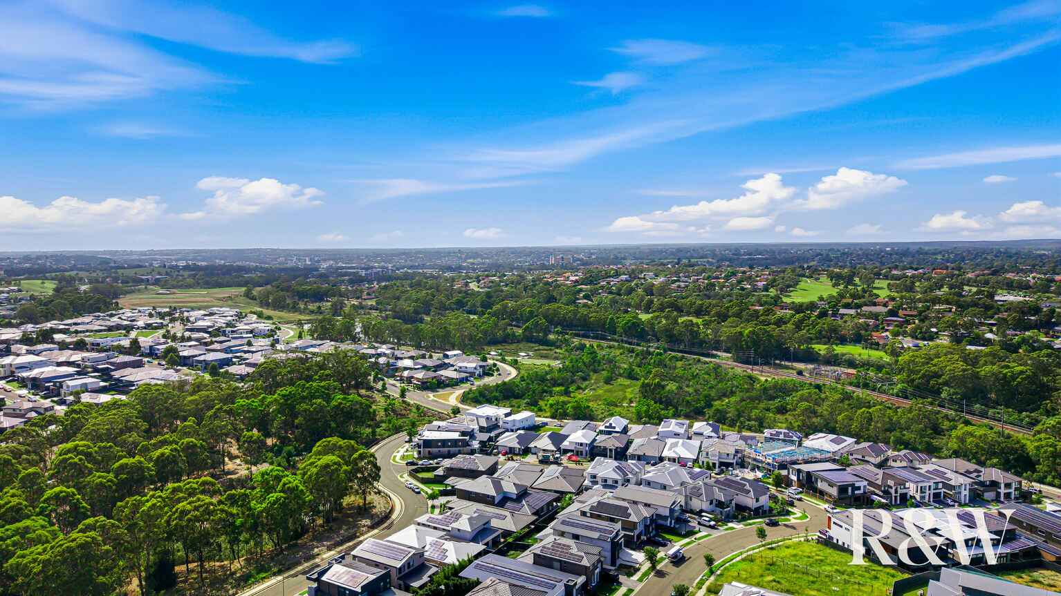 4 FIELDHOUSE CIRCUIT Campbelltown