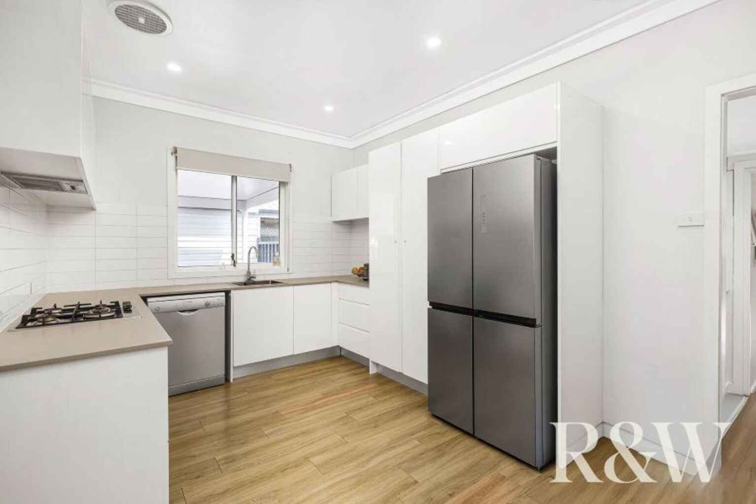 16 Dan Crescent Colyton