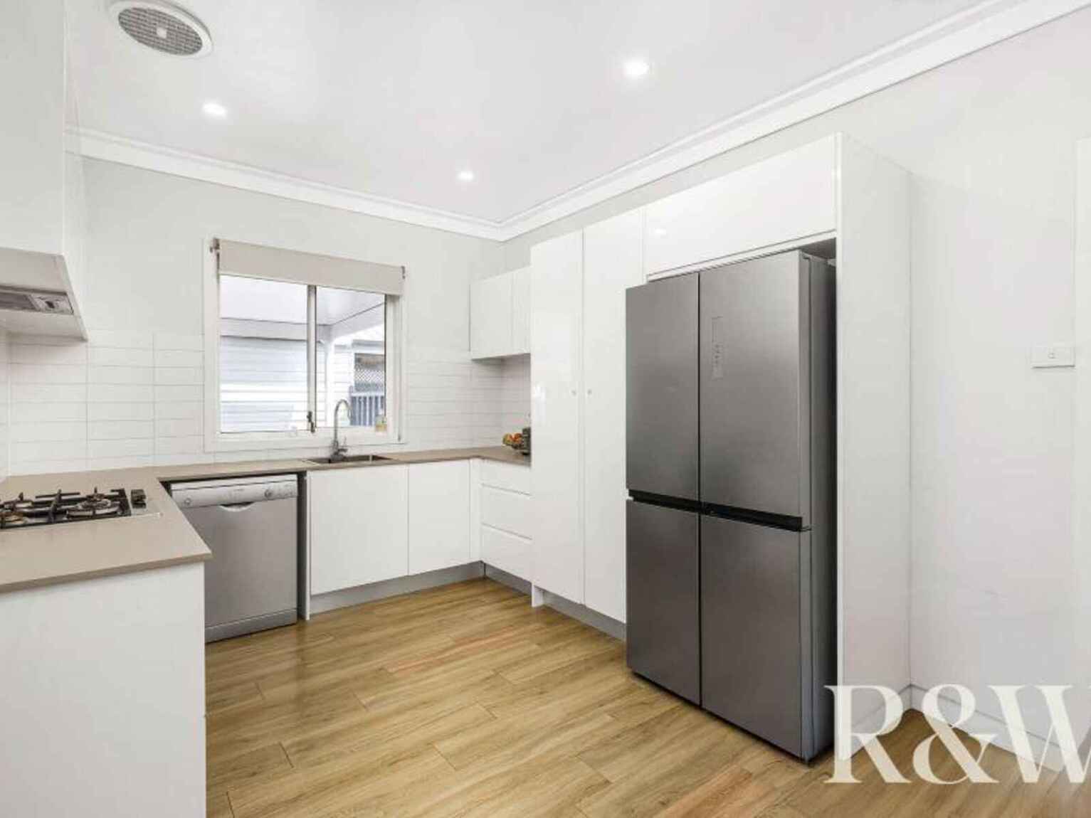 16 Dan Crescent Colyton