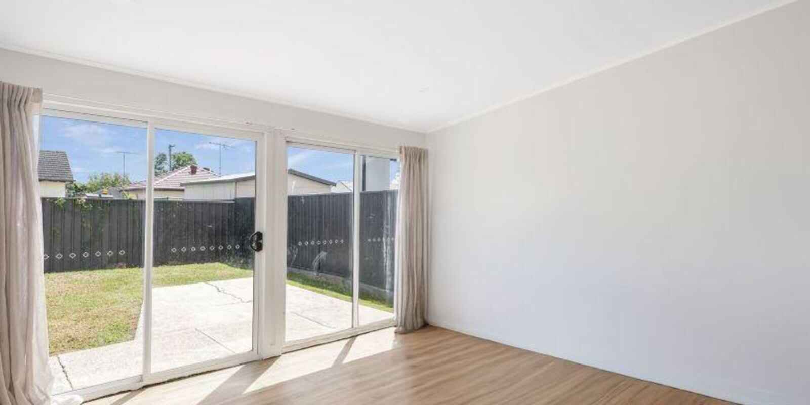 16 Dan Crescent Colyton