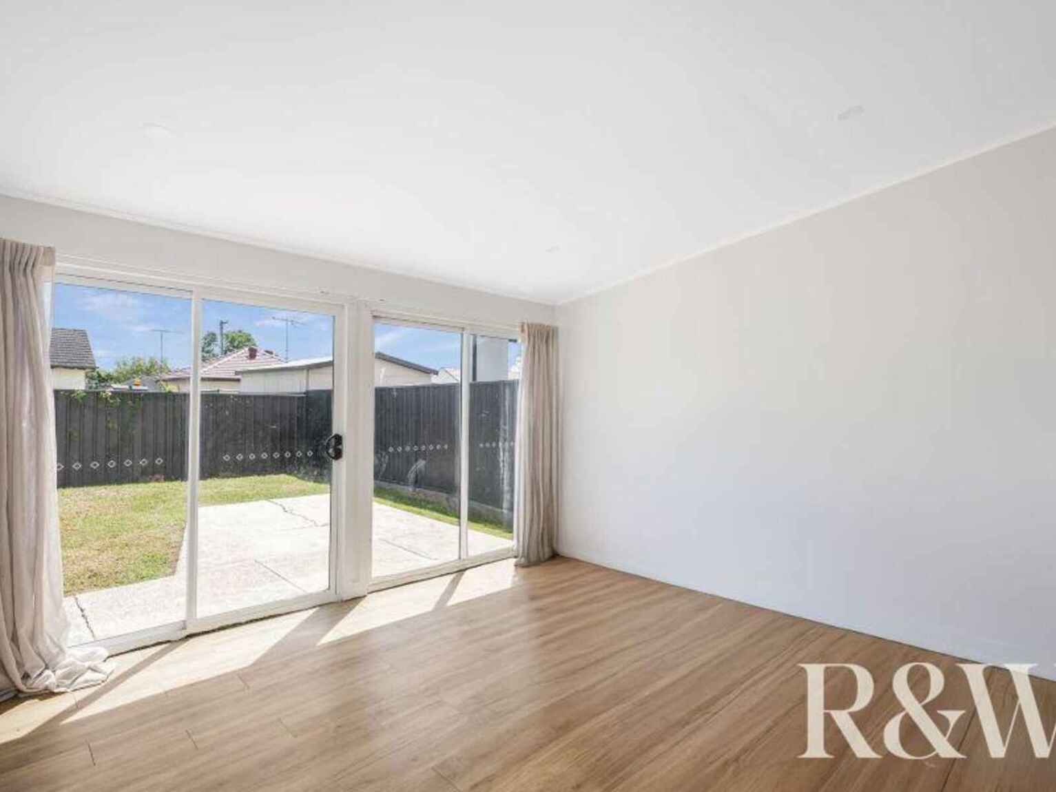 16 Dan Crescent Colyton