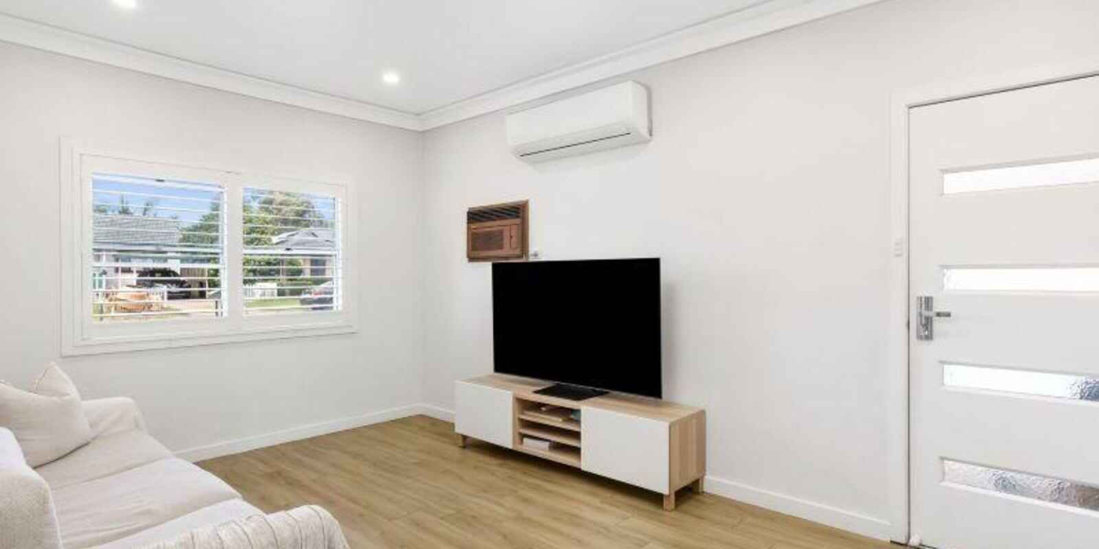 16 Dan Crescent Colyton