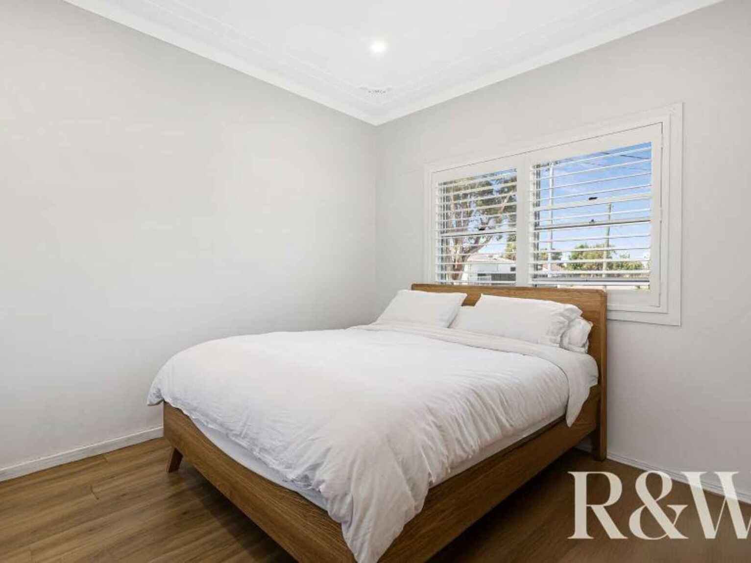 16 Dan Crescent Colyton