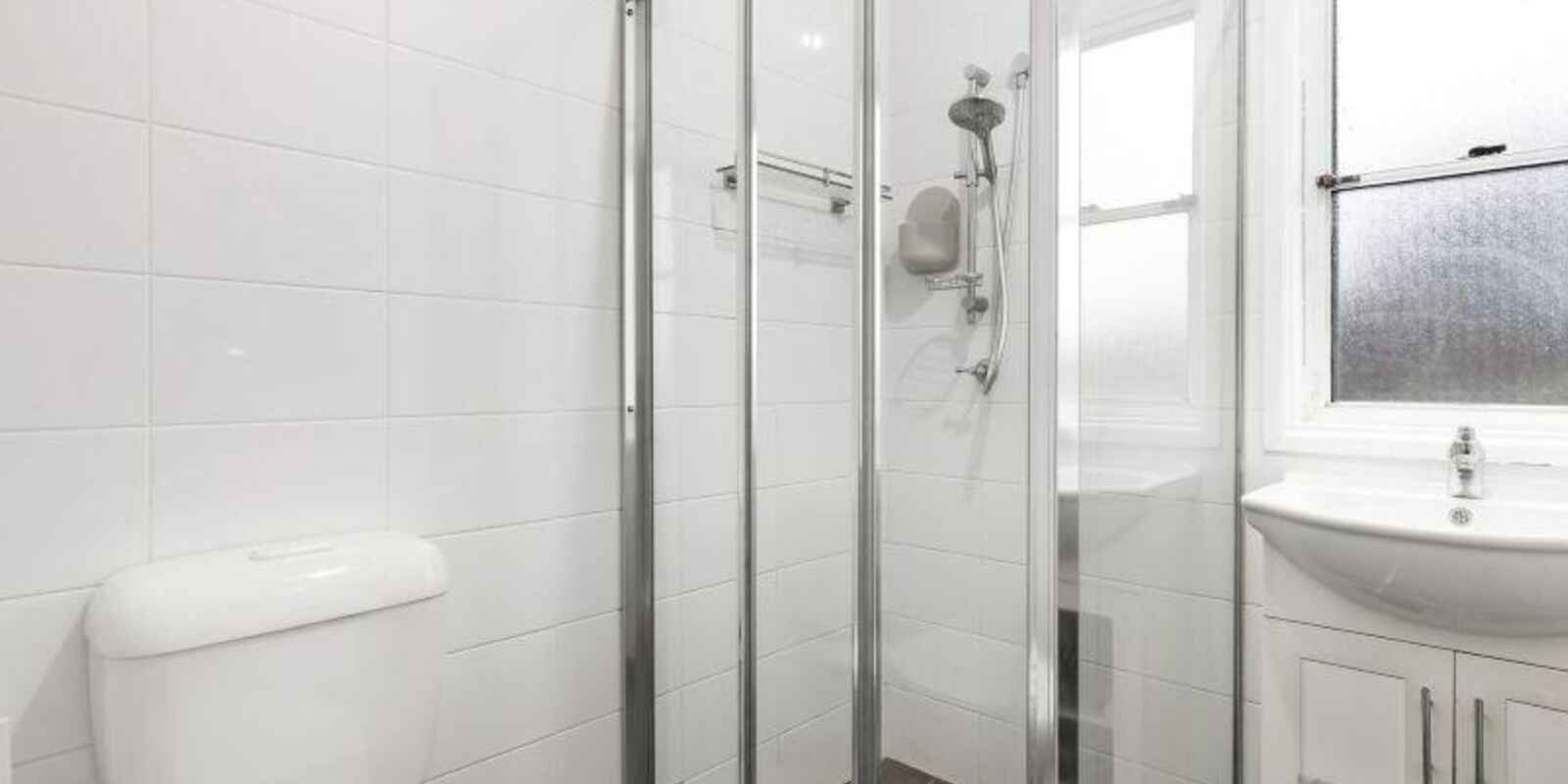 16 Dan Crescent Colyton