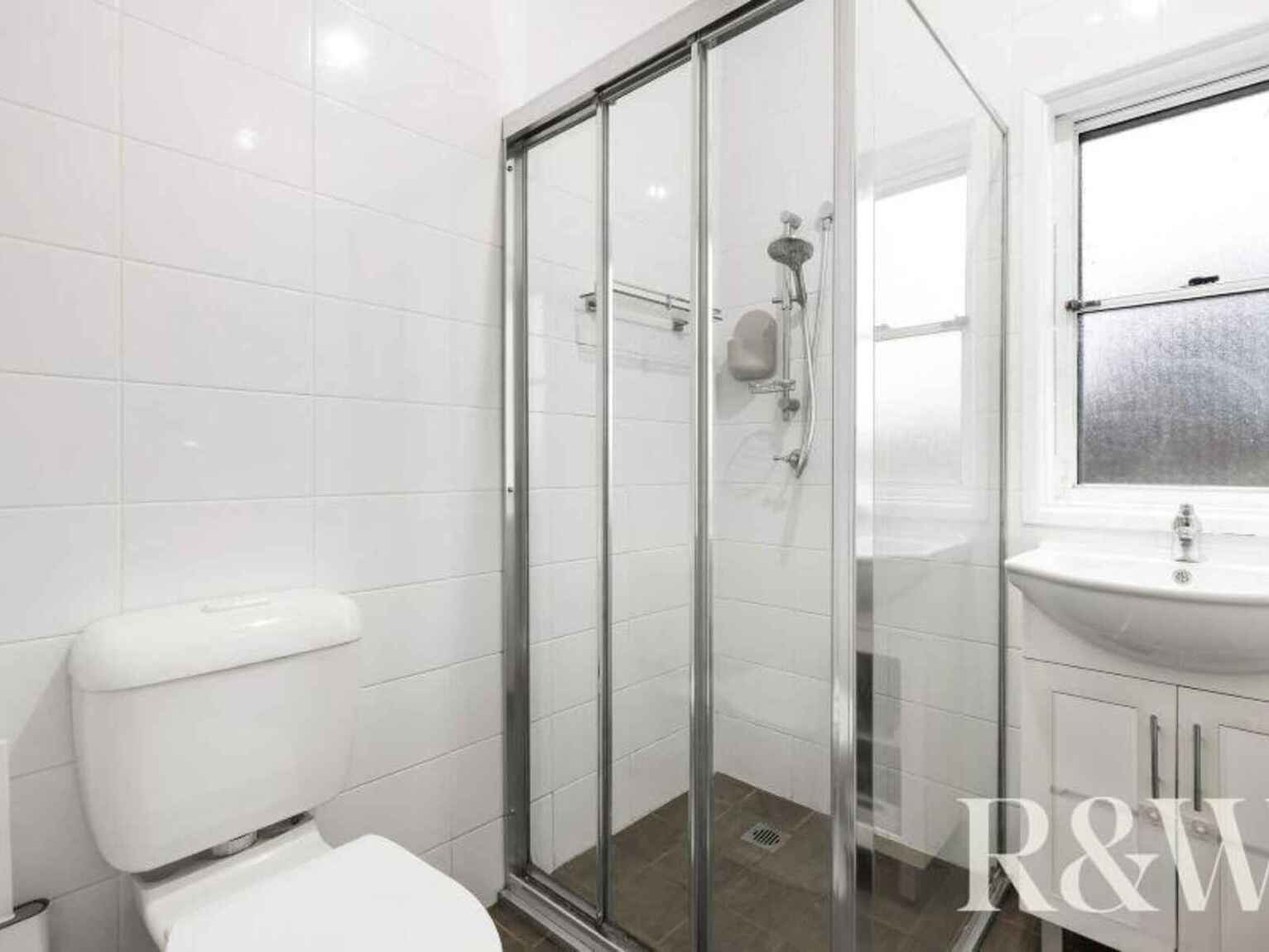 16 Dan Crescent Colyton