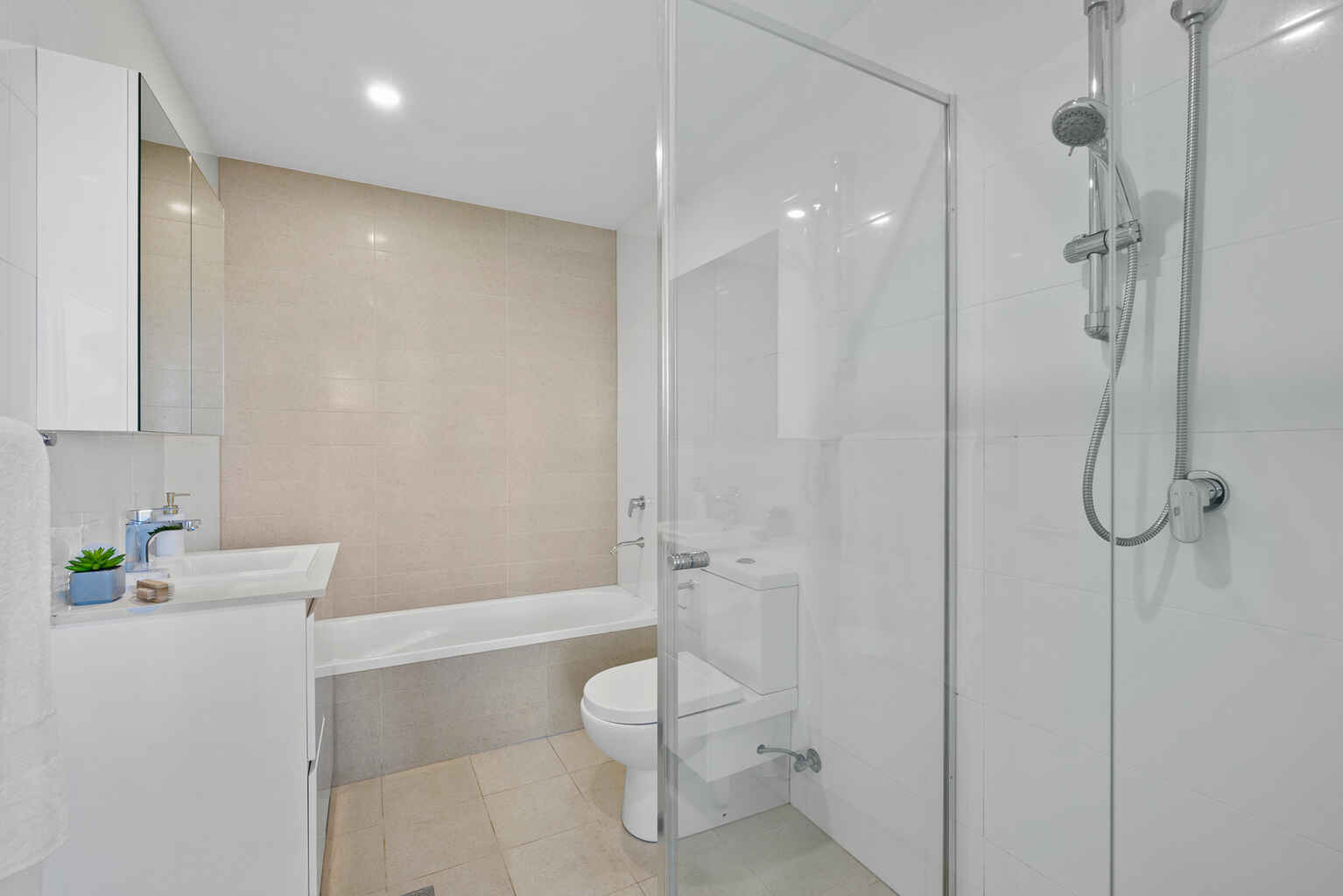 527/2E Charles Street Canterbury