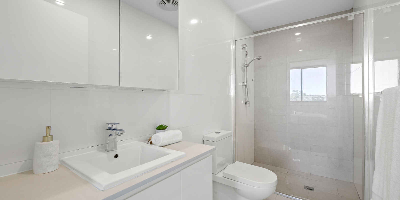 527/2E Charles Street Canterbury