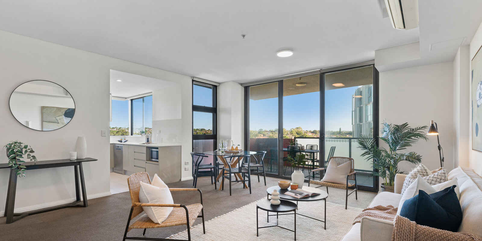 527/2E Charles Street Canterbury