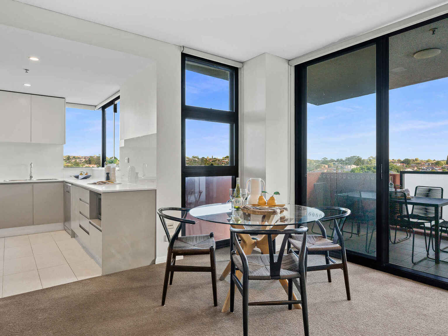 527/2E Charles Street Canterbury