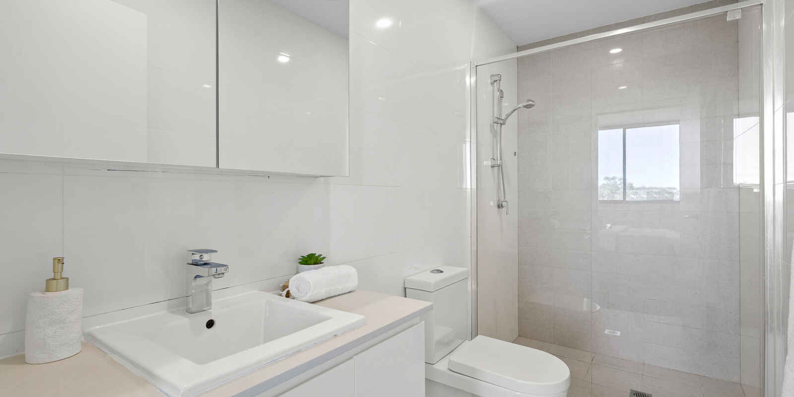 527/2E Charles Street Canterbury