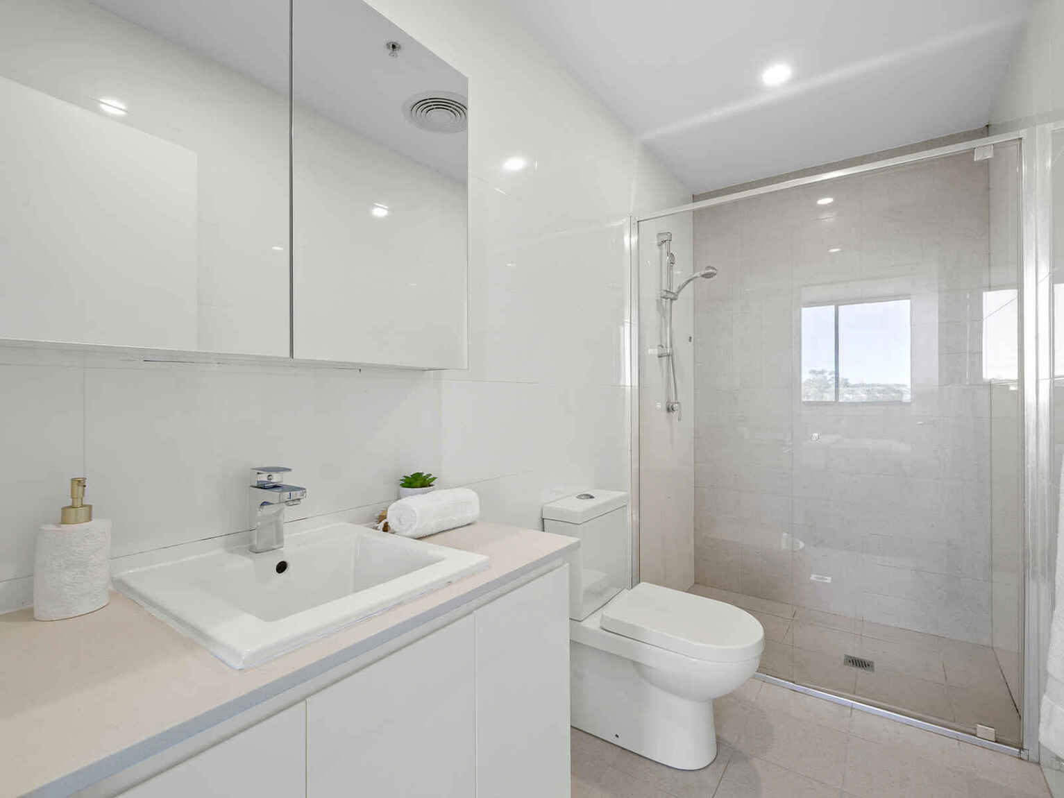 527/2E Charles Street Canterbury