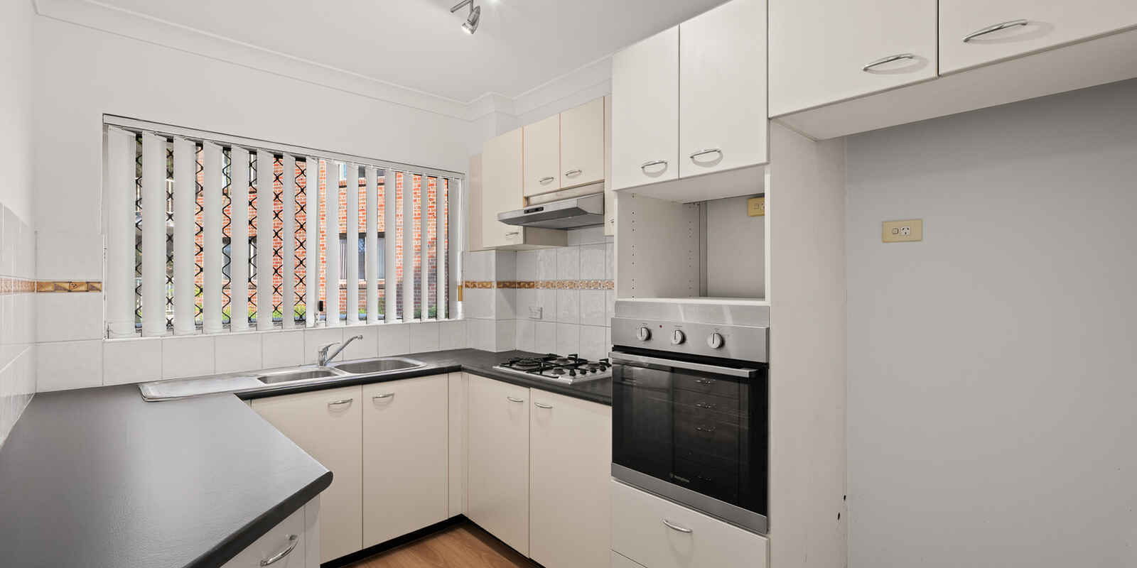 28/10-12 Broughton Street Canterbury