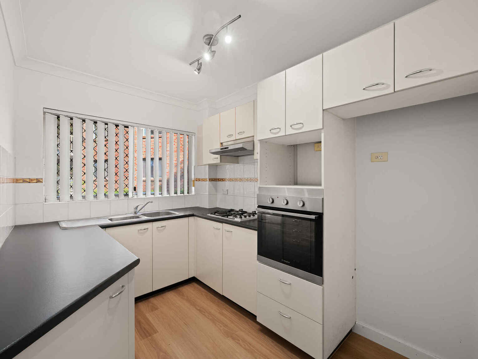 28/10-12 Broughton Street Canterbury