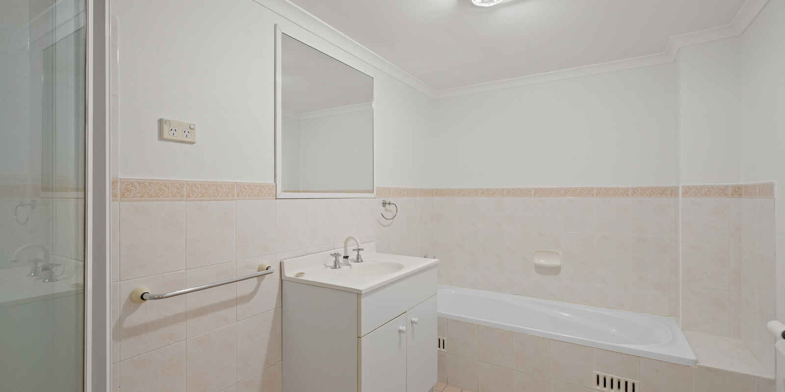 28/10-12 Broughton Street Canterbury