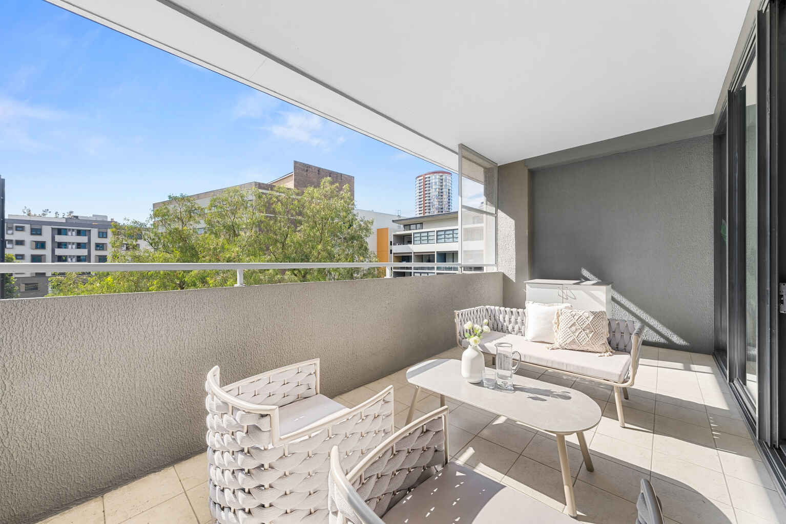 C33/240 Wyndham Street Alexandria