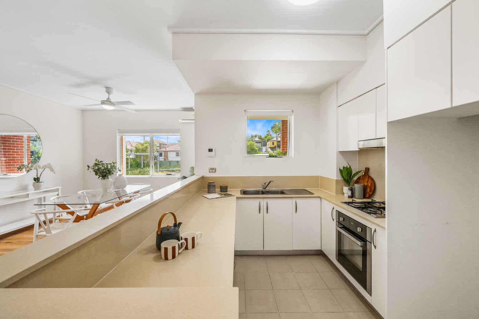 82/20 Close Street Canterbury