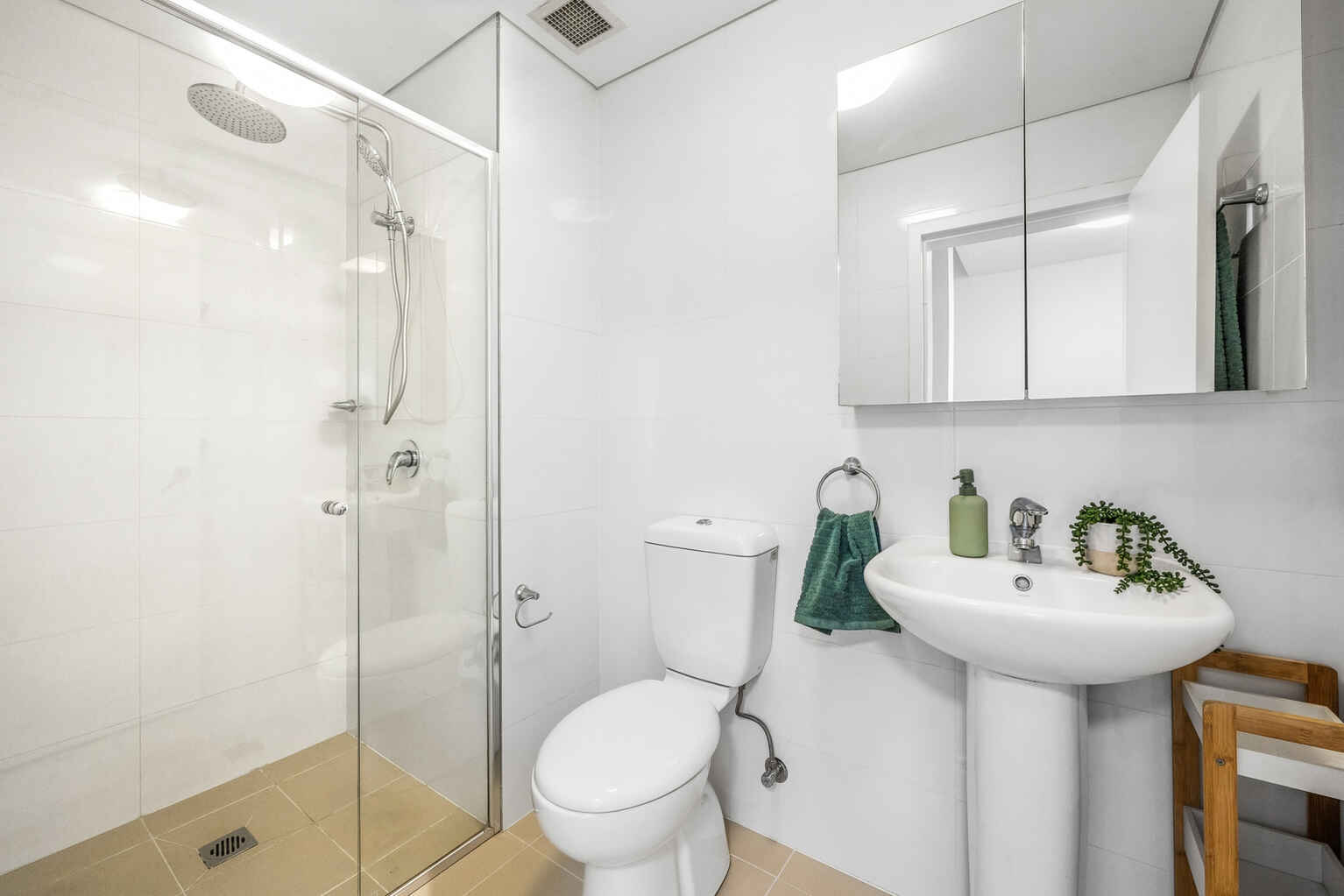 82/20 Close Street Canterbury