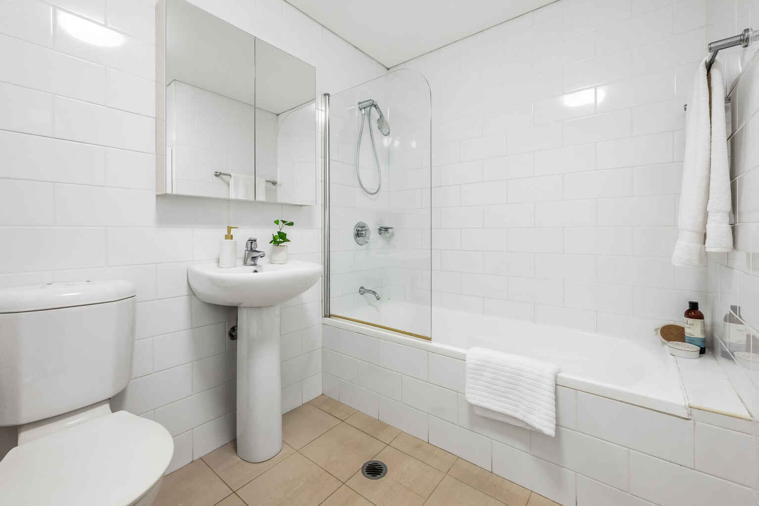 82/20 Close Street Canterbury