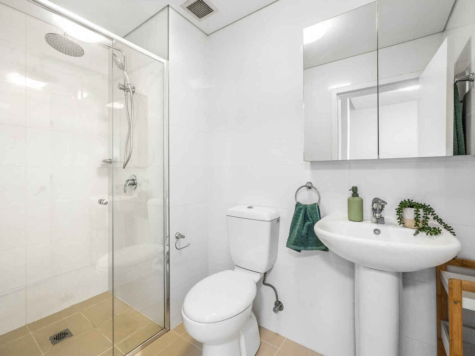 82/20 Close Street Canterbury