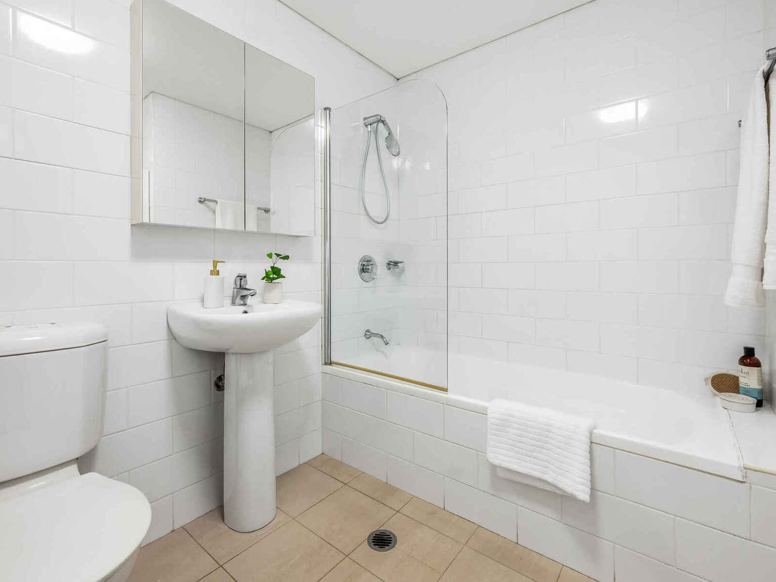 82/20 Close Street Canterbury