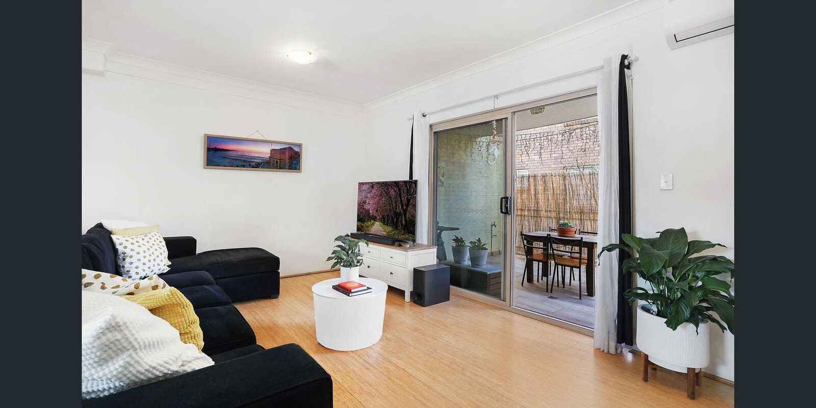 17/8 MacIntosh Street Mascot