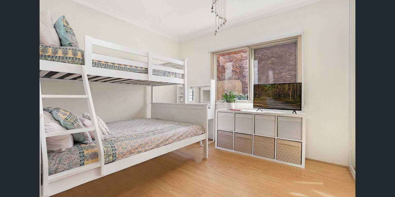 17/8 MacIntosh Street Mascot