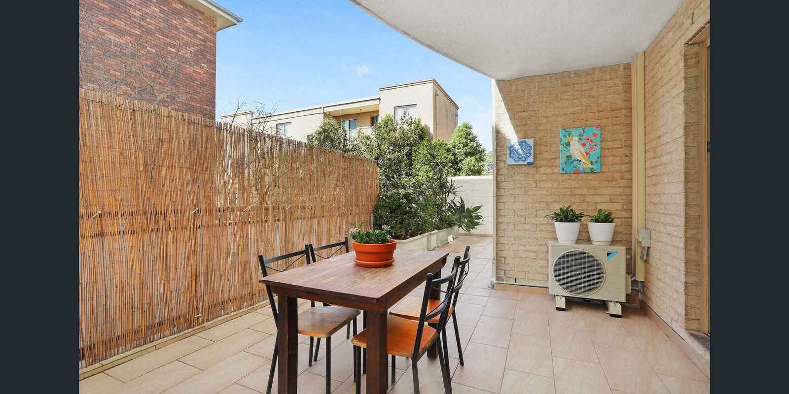 17/8 MacIntosh Street Mascot