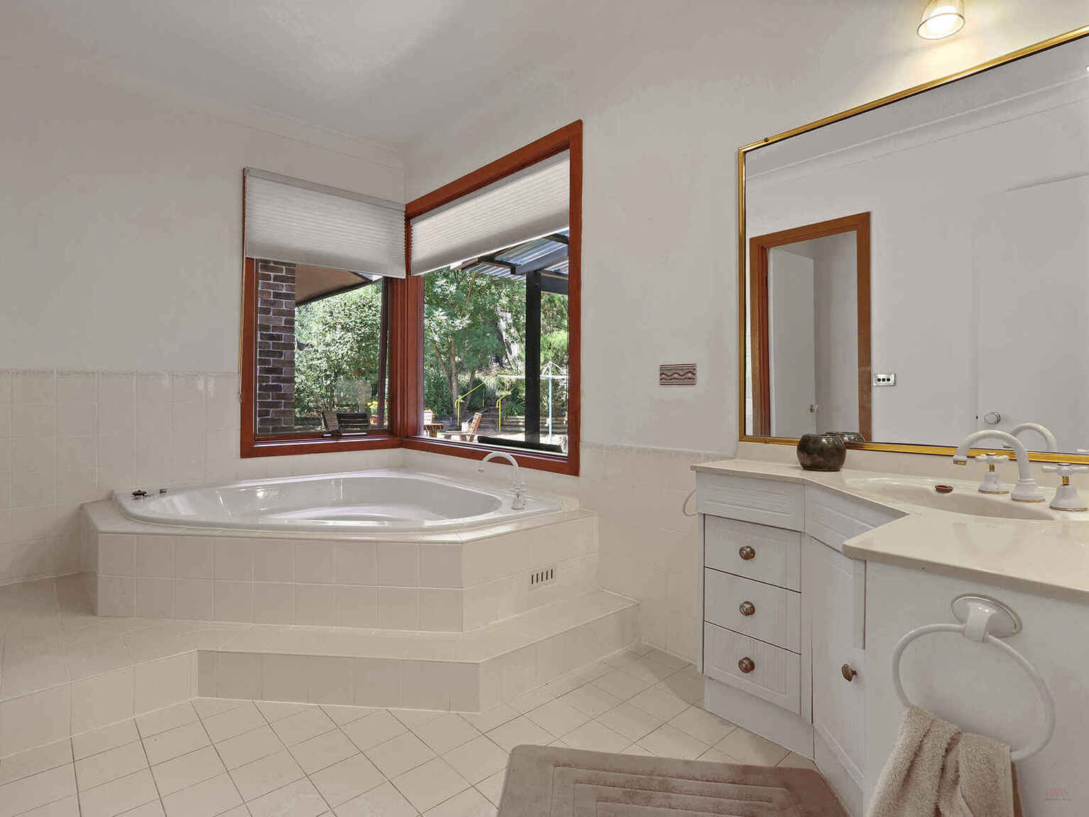 9 Farnborough Drive Moss Vale