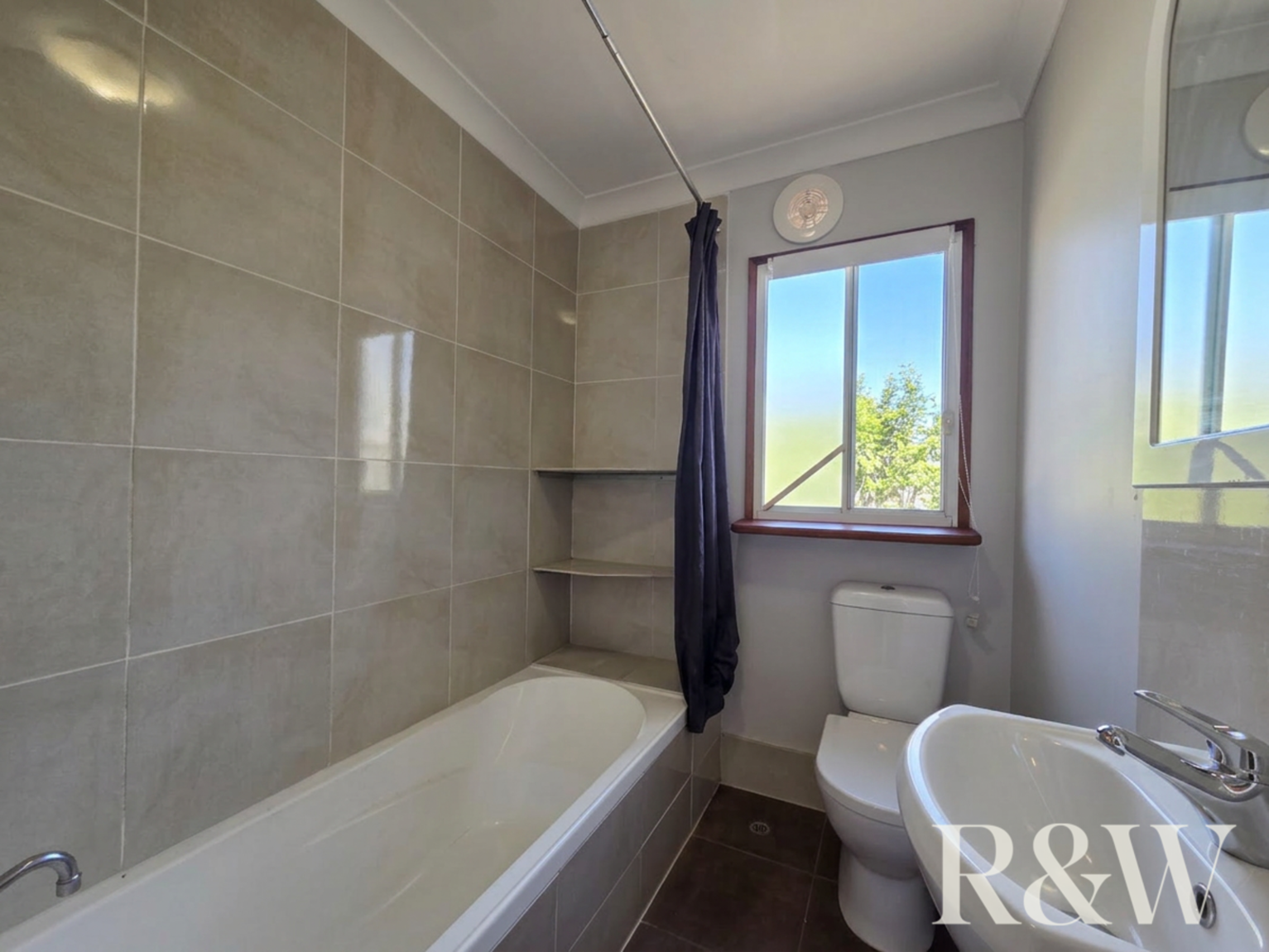 15 Kurama Crescent Whalan