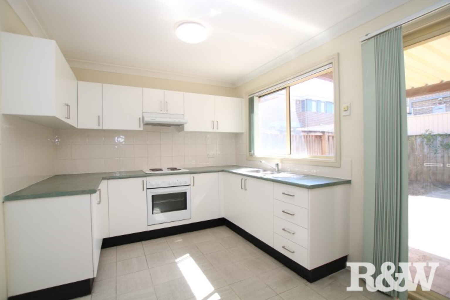 15/2 Charlotte Road Rooty Hill