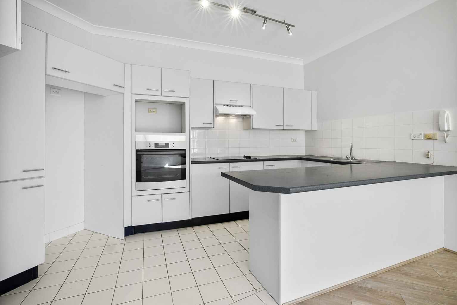 31/6-22 High Street Mascot